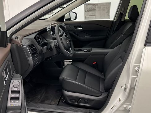 Used 2023 Nissan Rogue SV w/ SV Premium B Package AWD/4WD image 9