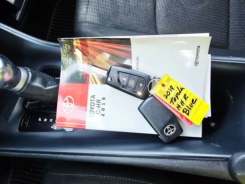 Used 2019 Toyota C-HR LE image 19