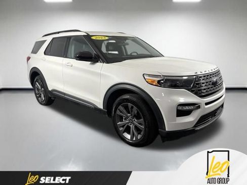 Used 2023 Ford Explorer XLT w/ Equipment Group 202A AWD/4WD image 4