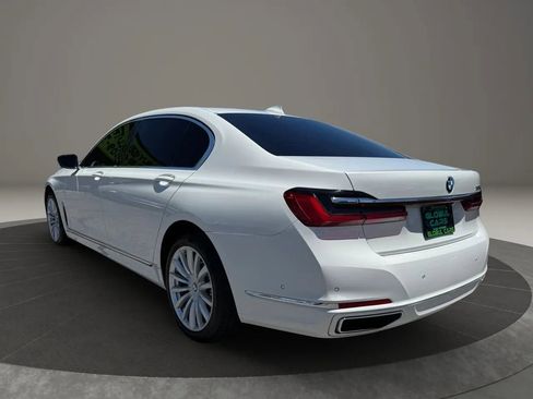Used 2022 BMW 740i w/ Premium Package RWD image 7