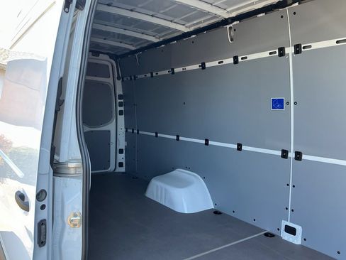 Used 2025 Mercedes-Benz Sprinter 4500 image 21
