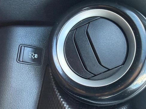 Used 2019 Nissan Kicks SV image 33