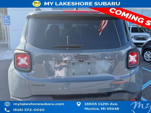 Used 2017 Jeep Renegade Trailhawk w/ Premium Trailhawk Package image 8