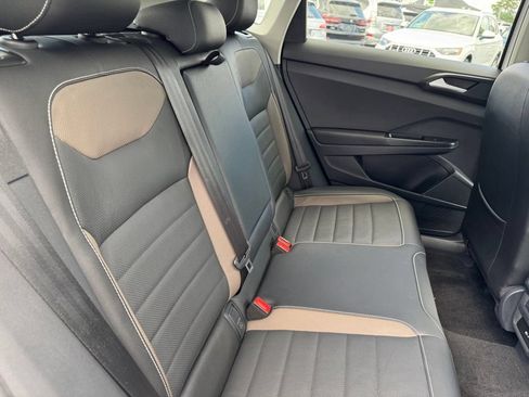 Used 2023 Volkswagen Taos SEL AWD/4WD image 24