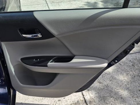 Used 2017 Honda Accord EX-L image 34