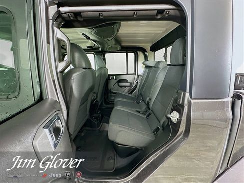 New 2025 Jeep Gladiator Sport image 16