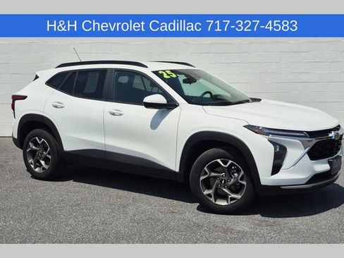 Used 2025 Chevrolet Trax LT w/ LT Convenience Package FWD image 1