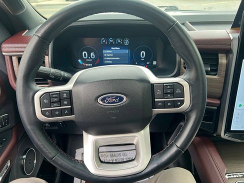 Used 2024 Ford Expedition Limited AWD/4WD image 24