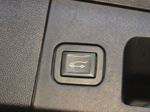Used 2019 Cadillac XT4 Premium Luxury AWD/4WD image 18