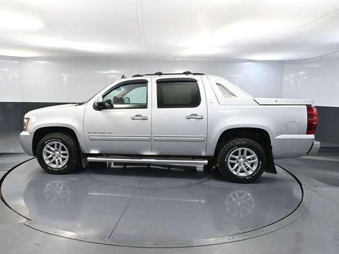 Used 2012 Chevrolet Avalanche LT w/ All-Star Edition AWD/4WD image 9