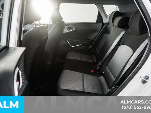 Used 2025 Kia Soul LX w/ LX Technology Package FWD image 13