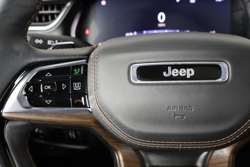 Used 2025 Jeep Grand Cherokee Summit AWD/4WD image 8