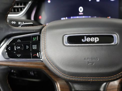 Used 2025 Jeep Grand Cherokee Summit AWD/4WD image 8