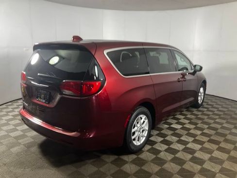 Used 2017 Chrysler Pacifica Touring FWD image 5