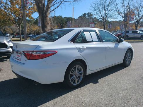 Used 2016 Toyota Camry SE image 5