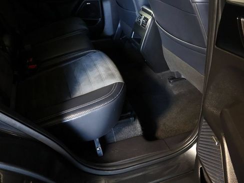 Used 2025 Mitsubishi Outlander SE FWD image 34