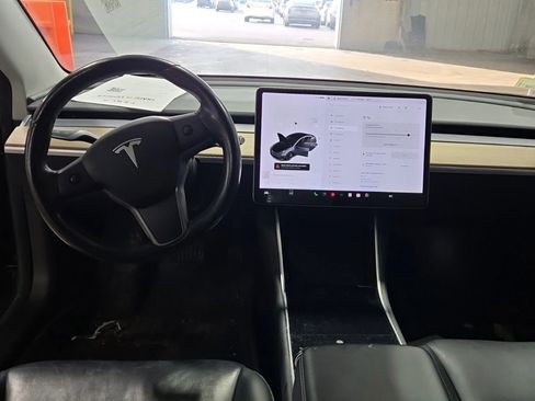 Used 2019 Tesla Model 3 Performance image 4