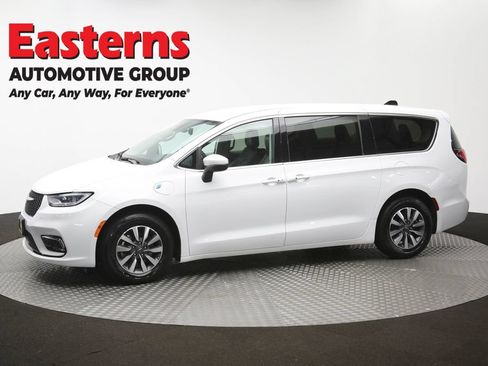 Used 2023 Chrysler Pacifica Touring-L FWD image 61