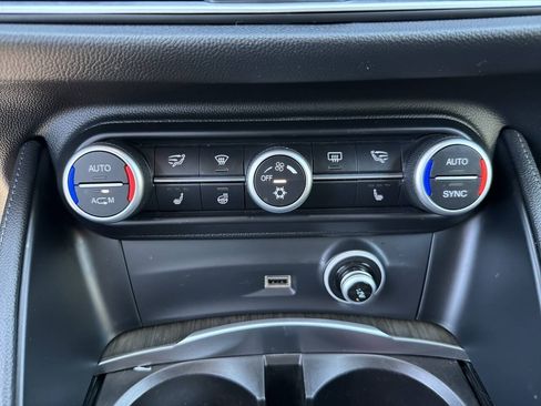 Used 2018 Alfa Romeo Stelvio Ti AWD/4WD image 31