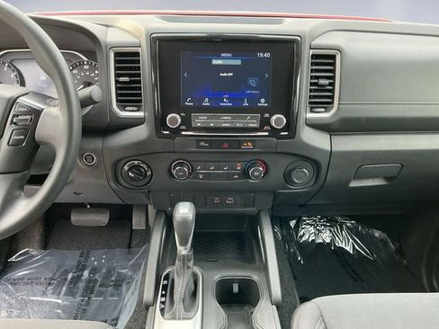 Used 2023 Nissan Frontier SV AWD/4WD image 11