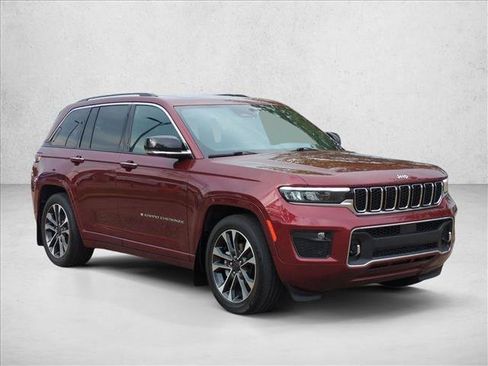 Used 2022 Jeep Grand Cherokee Overland AWD/4WD image 3