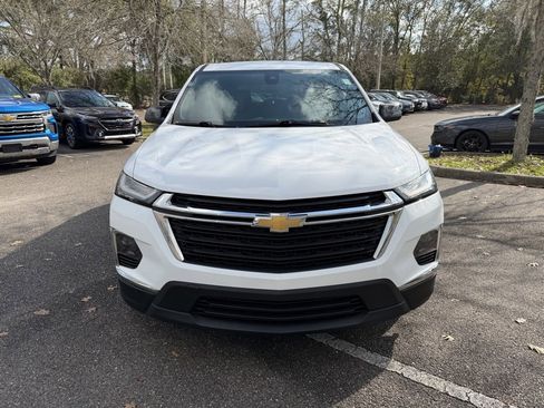 Used 2023 Chevrolet Traverse LS image 2