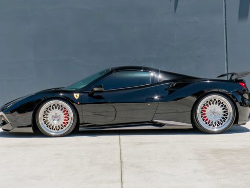 Used 2018 Ferrari 488 Spider RWD image 2