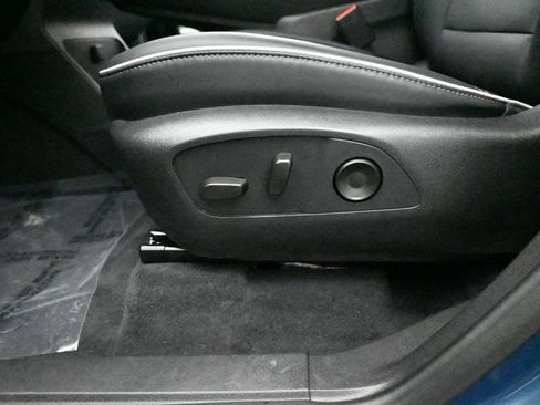 Used 2025 Buick Enclave Preferred AWD/4WD image 10