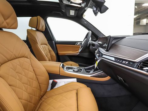 Used 2025 BMW X7 xDrive40i w/ Executive Package image 35