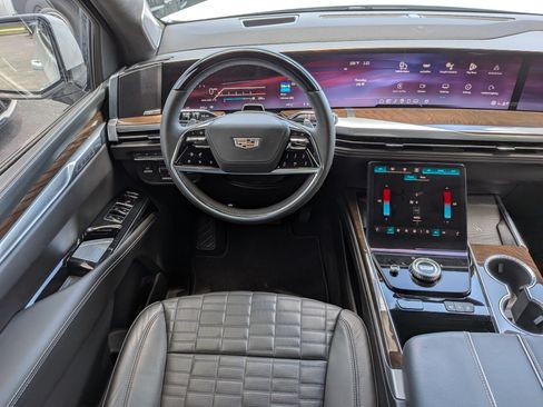 Certified 2026 Cadillac Escalade ESV Platinum Sport AWD/4WD image 15