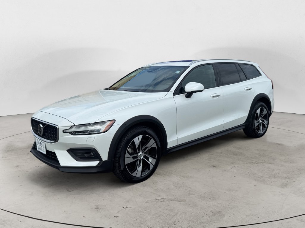 Certified 2025 Volvo V60 B5 Cross Country Plus AWD/4WD image 2