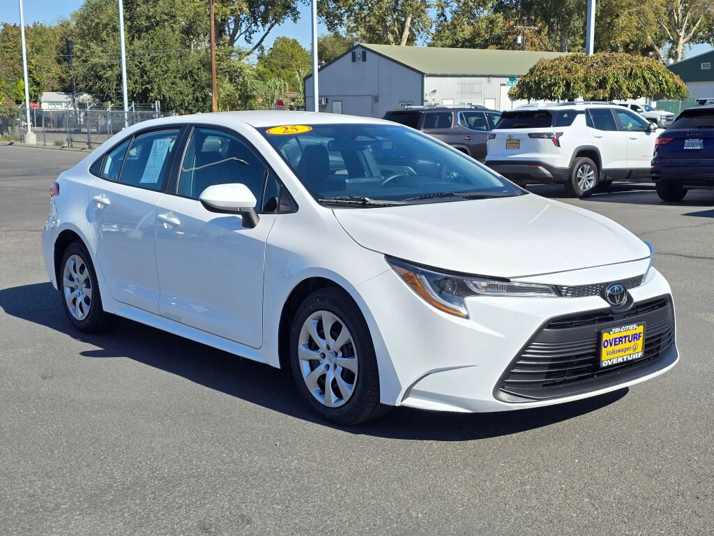 Used 2025 Toyota Corolla LE FWD image 8
