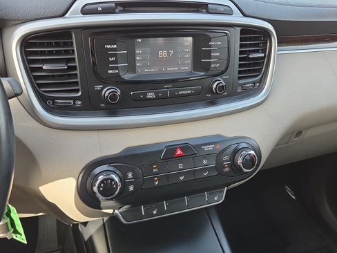 Used 2016 Kia Sorento FWD w/ LX Convenience Package image 25