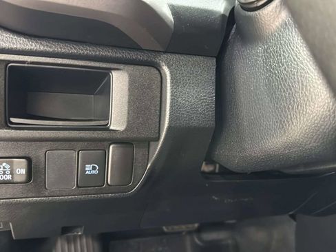 Used 2019 Toyota Tacoma SR5 AWD/4WD image 33