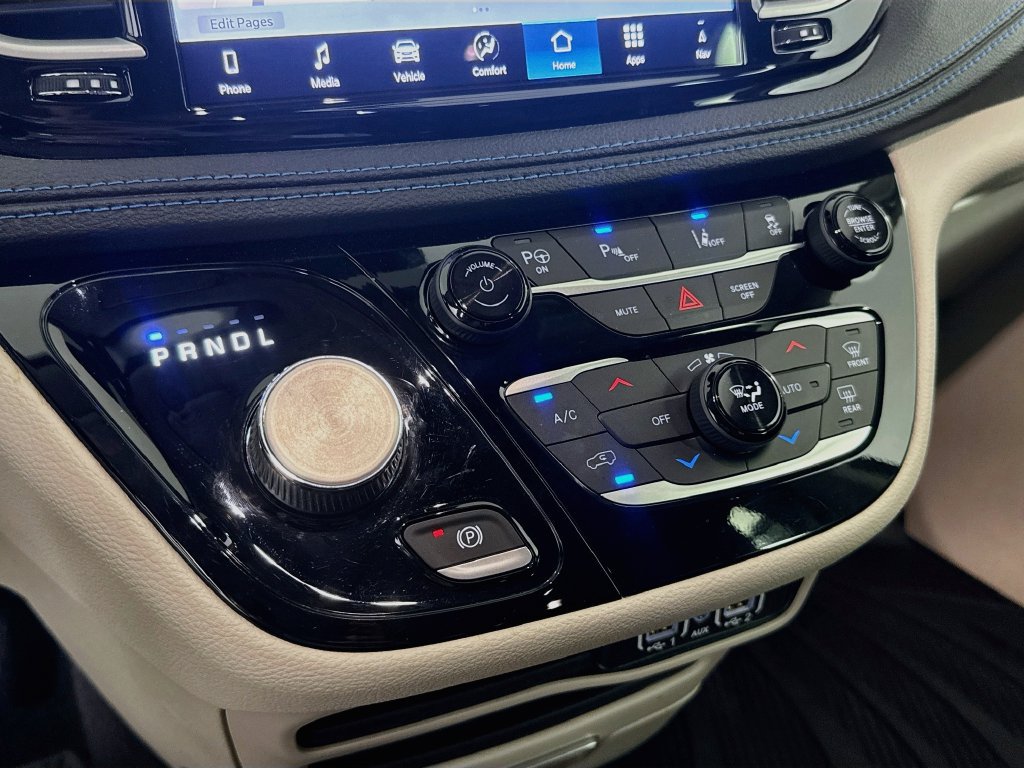 Used 2021 Chrysler Pacifica Touring-L FWD image 16