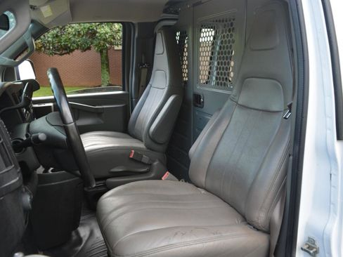 Used 2021 Chevrolet Express 2500 w/ Driver Convenience Package RWD image 11