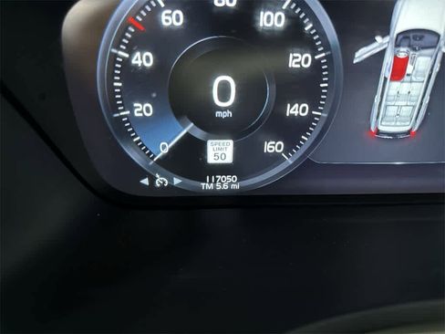 Used 2016 Volvo XC90 T6 Momentum w/ Momentum Plus Package image 20