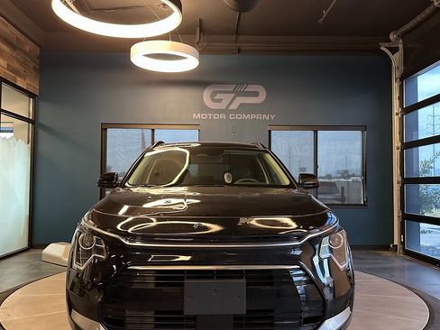 Used 2023 Kia Niro EX Touring image 8