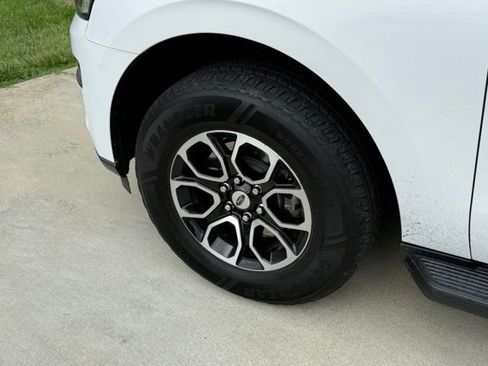 Used 2024 Ford Expedition XLT RWD image 5