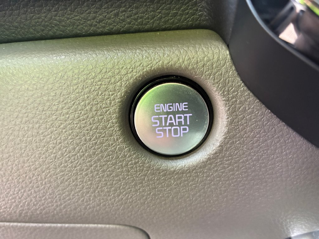 Used 2025 Kia Carnival FWD image 18