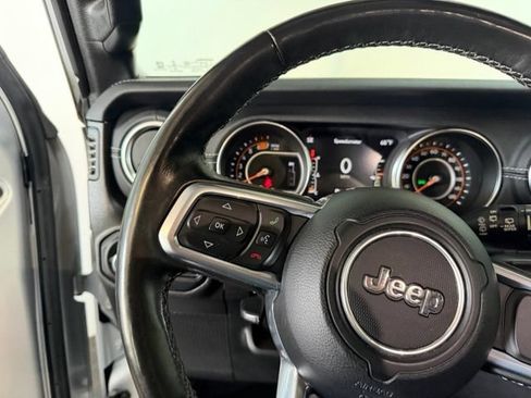 Used 2022 Jeep Wrangler Unlimited Sahara w/ Cold Weather Group AWD/4WD image 16