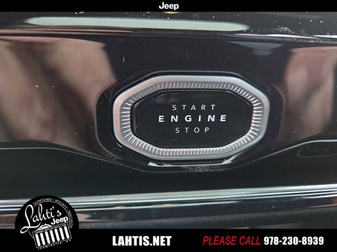 New 2026 Jeep Grand Cherokee Altitude image 17