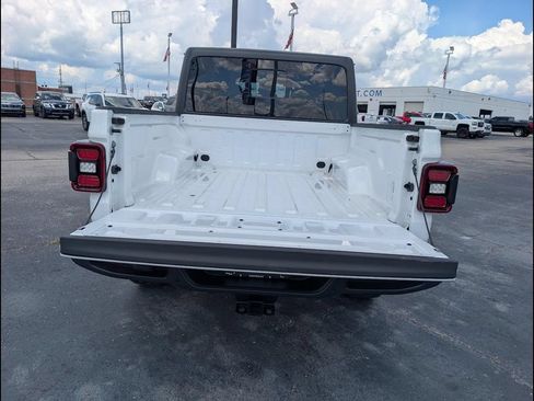 Used 2024 Jeep Gladiator Sport AWD/4WD image 19