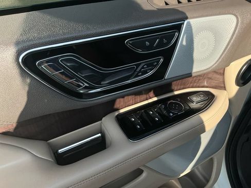 Certified 2024 Lincoln Navigator L Reserve AWD/4WD image 16