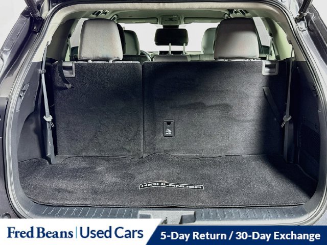 Used 2022 Toyota Highlander LE AWD/4WD image 30
