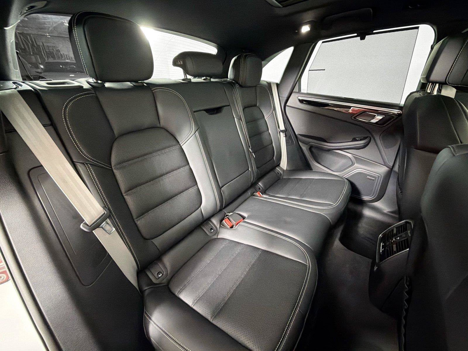Certified 2025 Porsche Macan S AWD/4WD image 27