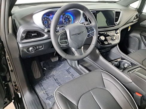 New 2026 Chrysler Pacifica Limited image 11