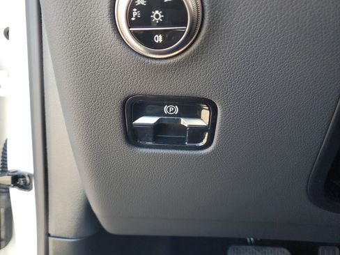 Certified 2025 Mercedes-Benz GLC 300 image 34