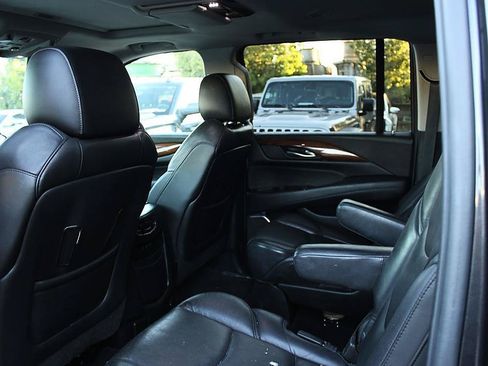 Used 2017 Cadillac Escalade ESV Premium Luxury RWD image 13