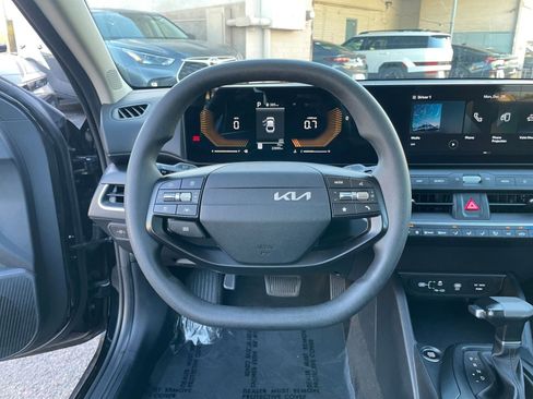 Used 2025 Kia K4 LXS image 27